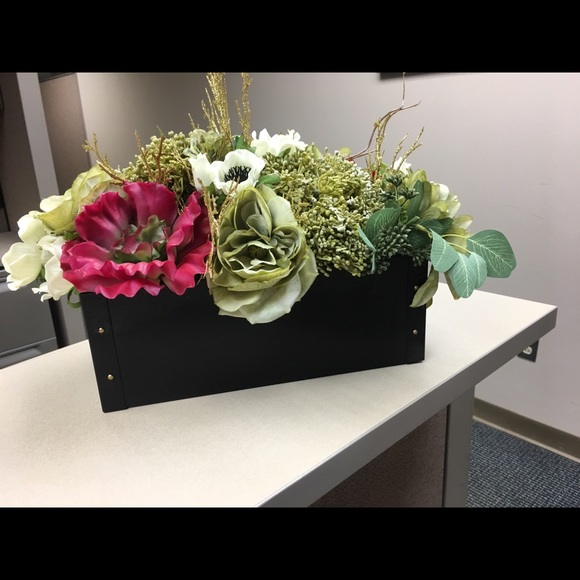 Absolutely gorgeous flower arrangement - Picture 3 of 4